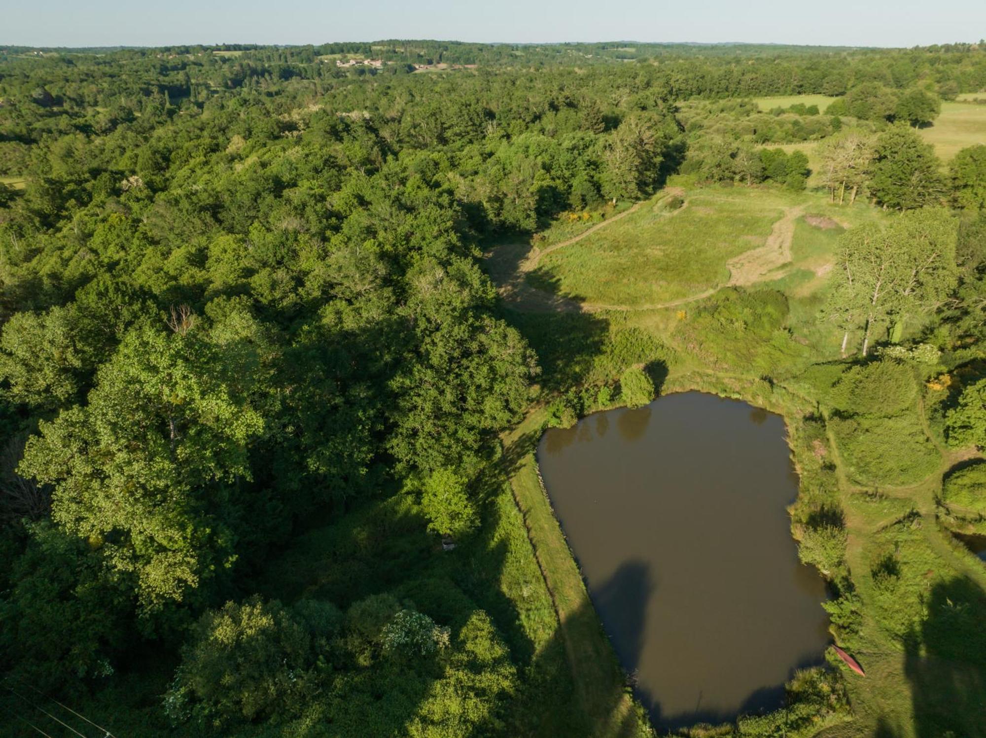 La Ferme Du Pont De Maumy, Cabane Au Bord De L'Etang Et Bain Nordique Busserolles Εξωτερικό φωτογραφία